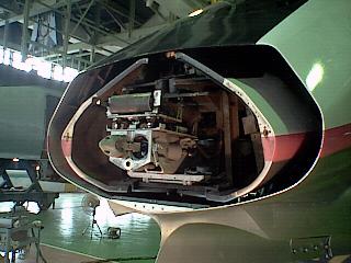 �i�q�����{E3�n�擪�A����