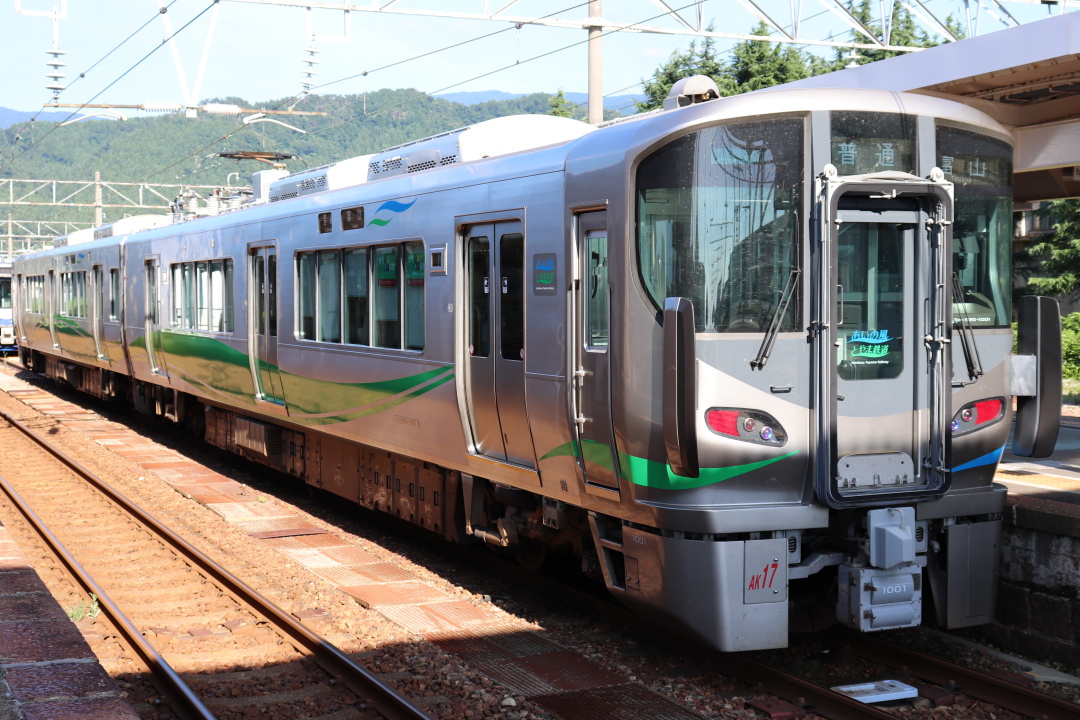 あいの風とやま鉄道521系1000番台電車