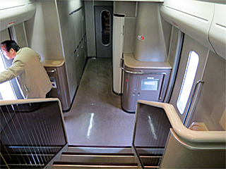 371�n�d�ԃO���[���ԃf�b�L