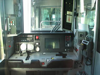 �i�q�����{E200�n�̉^�]��