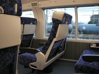 E231�n�O���[���Ԃ̍���