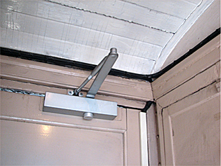 �h�A�N���[�U�[