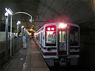 �y���w�ɒ�Ԃ���HK100�`�d��