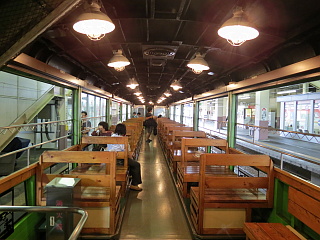 「びゅうコースター風っこ」の車内