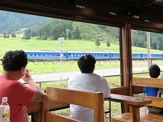 越後中里駅通過