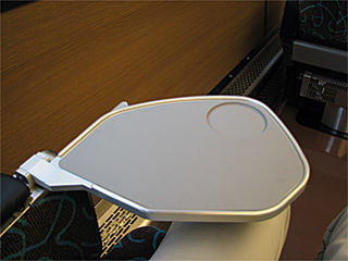 ���ȃe�[�u��