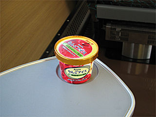 �A�C�X�N���[��