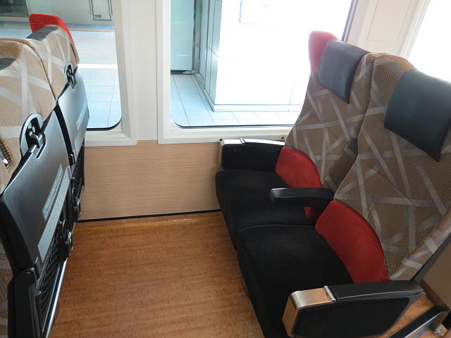 「リゾートビューふるさと」の座席