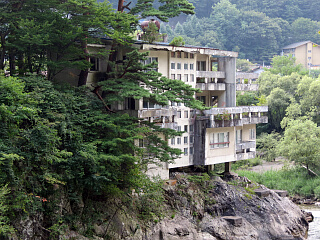 �z�e���̔p��