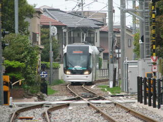 ���c���w�Z�O�ɓ�������d��