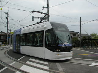 ���c���w�Z�O�ɓ�������d��