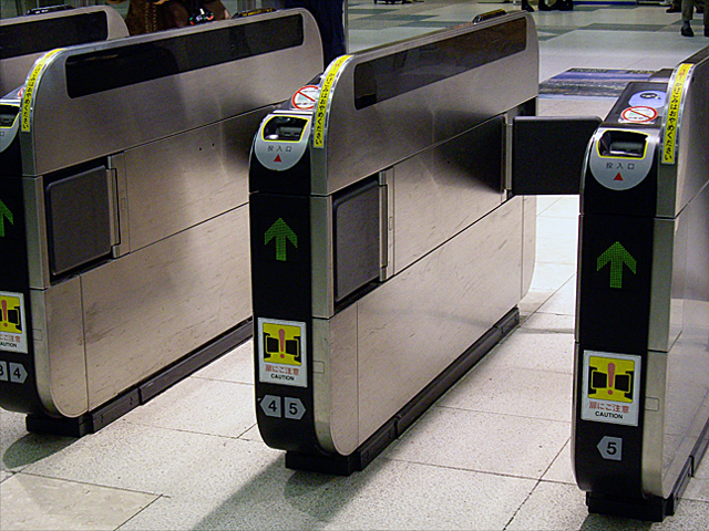 �������D�@�i���o�C��Suica���}���ʉߑΉ��^�C�v�j