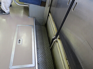 �O�݂�h�A�̓���