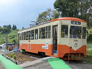 ���t���f7052