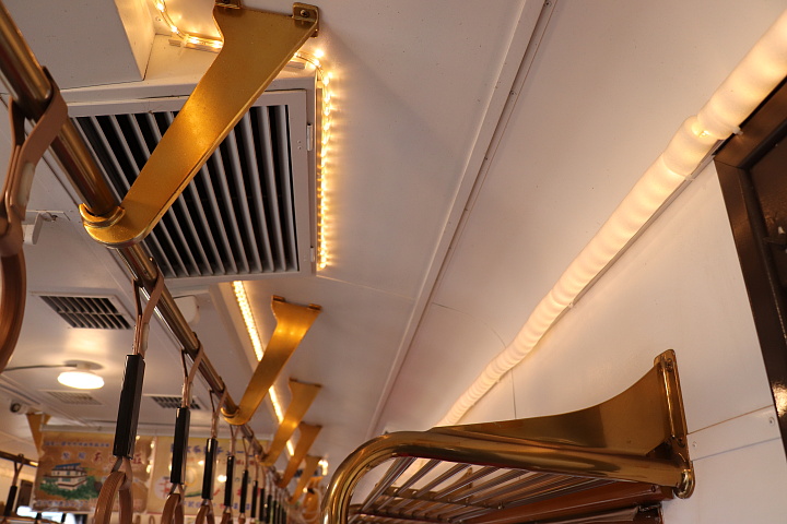 銚子電鉄2000形電車の照明