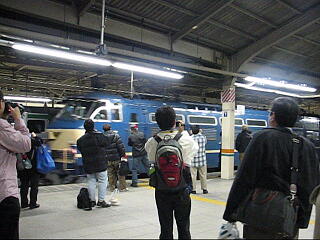 9�Ԑ��ɉ�荞�ދ@�֎�