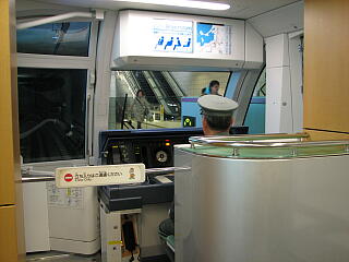 3000�n�d�Ԃ̉^�]��