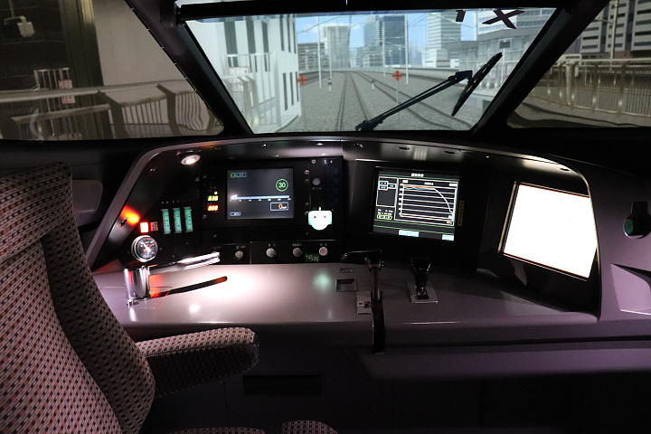 新幹線シミュレータ「N700」運転台