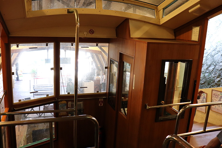 六甲ケーブル山下側車両