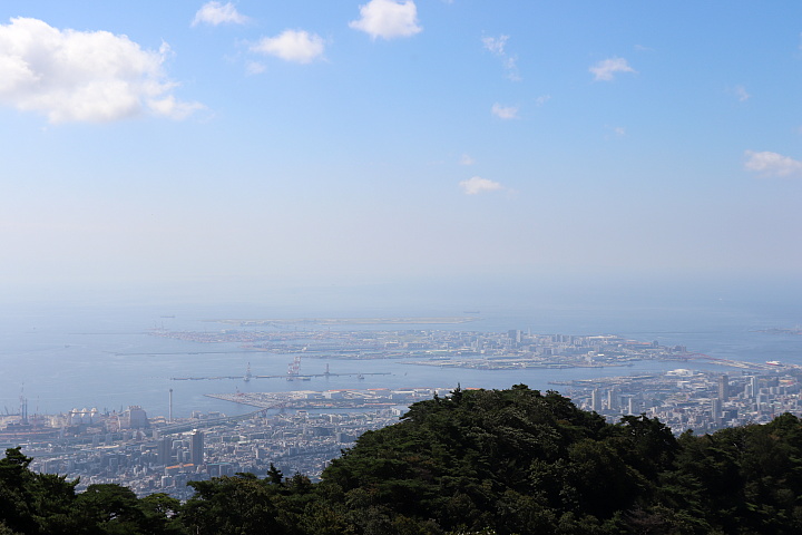 六甲ケーブル山上駅バス停からの景色