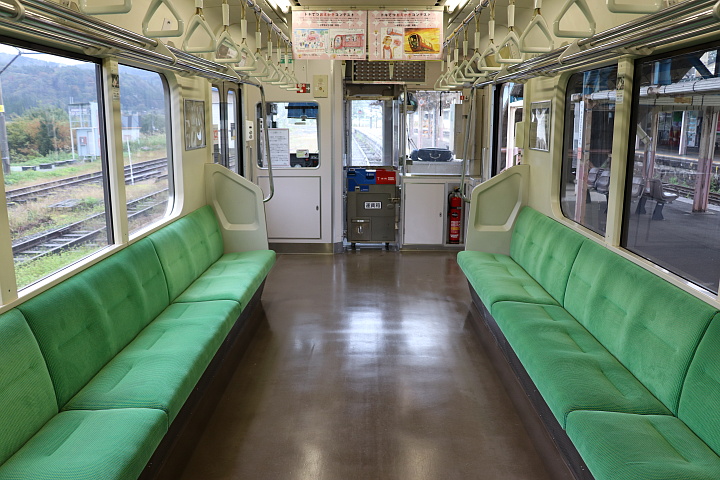 ET127系電車の車内