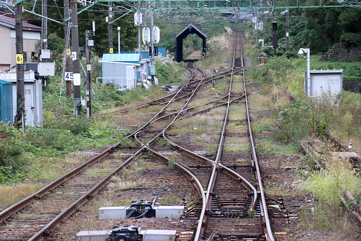 二本木駅のスイッチバック