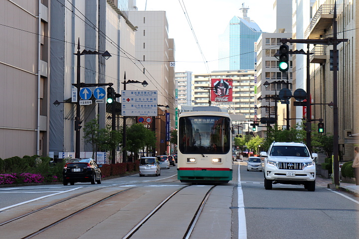 富山地方鉄道8000形電車