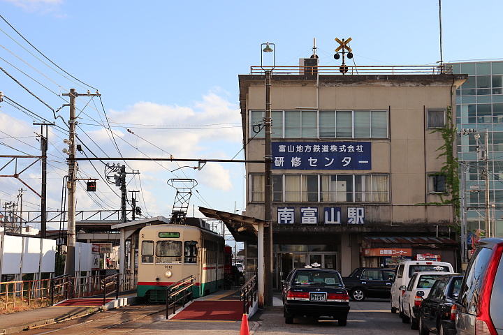 南富山駅