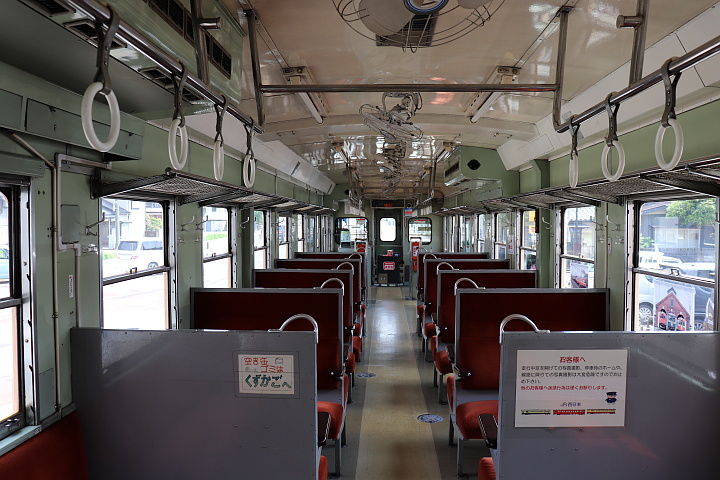 キハ52形気動車車内