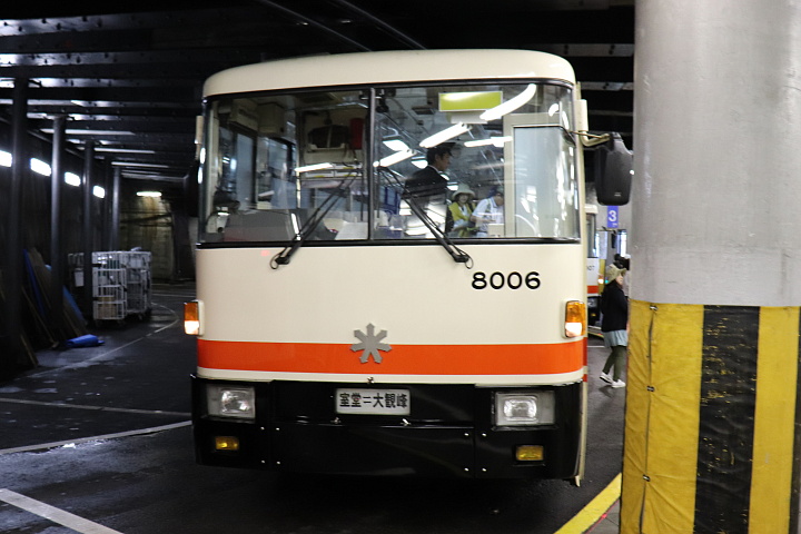 8000形電車正面