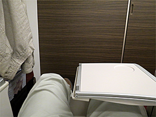 ���ȃe�[�u��