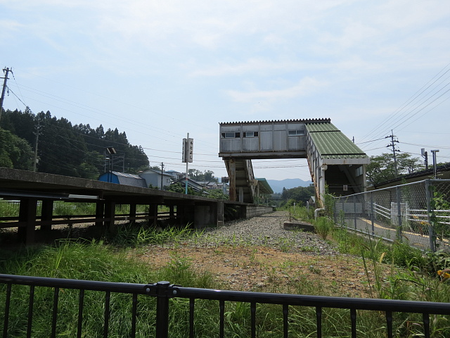 鉄道時代のホームと跨線橋
