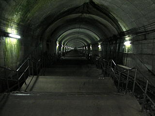 ������z�[���ւ̊K�i