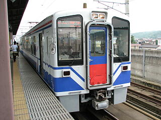 �k�z�}�sHK100�`�d��