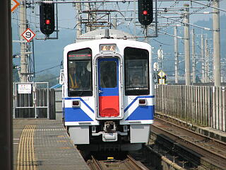 �k�z�}�sHK100�`�d��