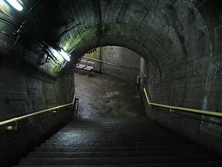 �z�[���ւ̊K�i