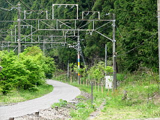 �}���z���