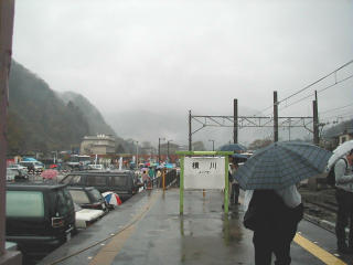 �y������