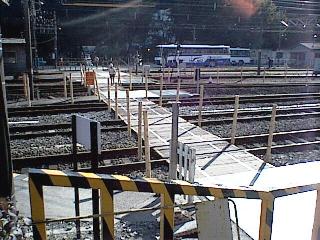 �o�X����ւ̒ʘH